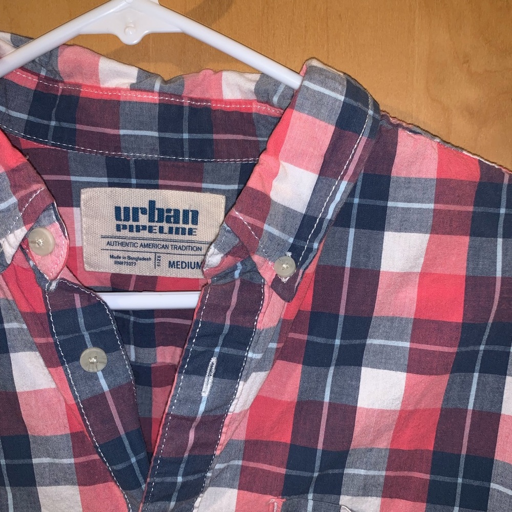 Urban pipeline short sleeve button up! Size M